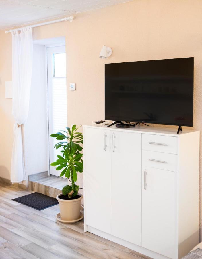 Apartment In Garage With Free Parking Kaunas Ngoại thất bức ảnh