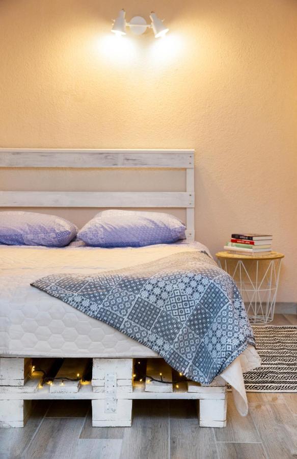 Apartment In Garage With Free Parking Kaunas Ngoại thất bức ảnh